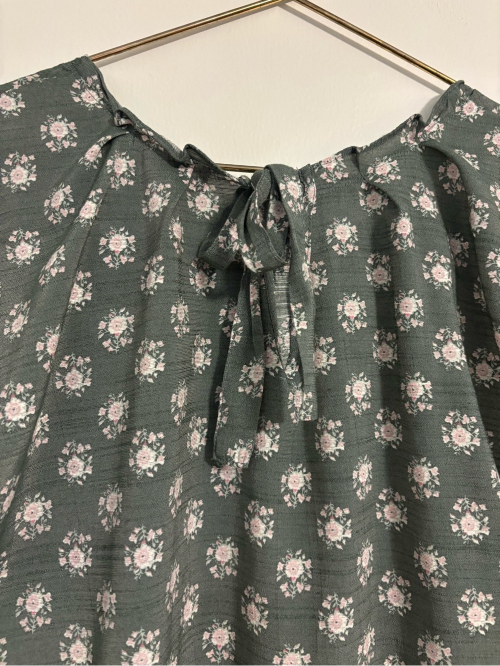 LC Lauren Conrad Women’s Floral Blouse - Size Large - Green/Pink - Picture 8 of 16